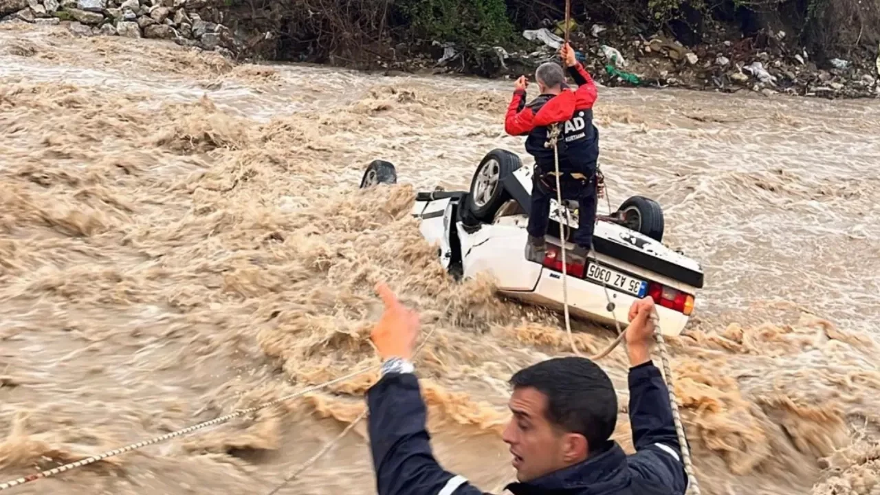 Muğla'da otomobil sele kapıldı, bir kişi yaşamını yitirdi