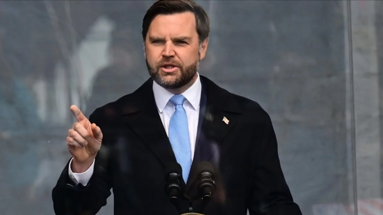 ABD Başkan Yardımcısı, İran'da "askeri hedefleri" gerçekleştirdiklerini ileri sürdü