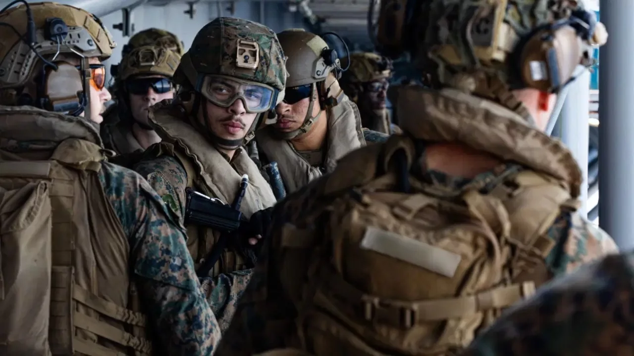 Kara harekatı için hazırlık... CENTCOM açıkladı! Piyadeleri taşıyan savaş gemisi Orta Doğu'da