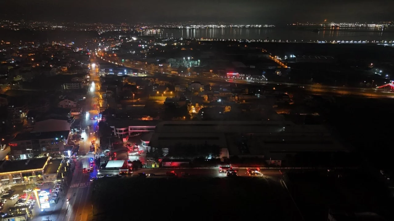 Kocaeli'de fabrika yangını!