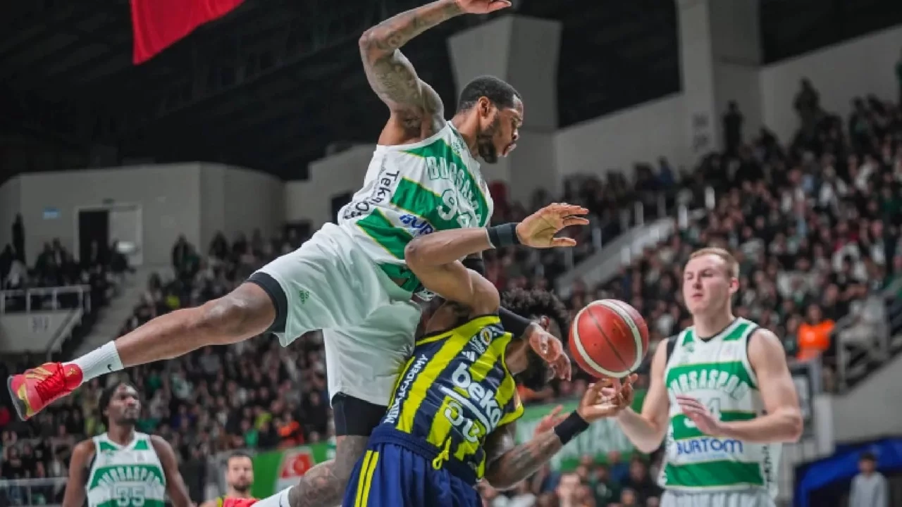 Bursaspor Basketbol, Fenerbahçe Beko'yu uzatmalarda yıktı