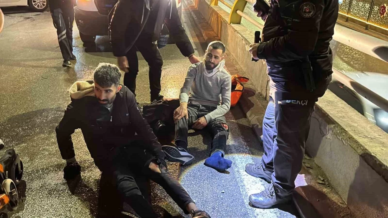 Motosiklet, otomobil ile çarpıştı: 2 yaralı