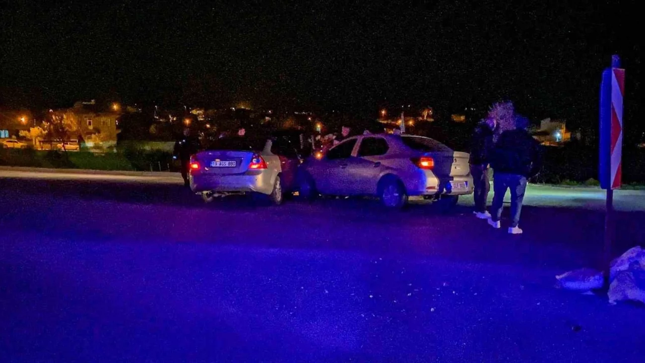 Çorum'da iki otomobil çarpıştı: 6 kişi yaralandı