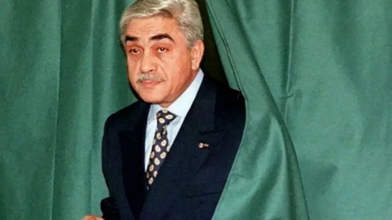 Eski Cezayir Cumhurbaşkanı El-Emin Zerval hayatını kaybetti
