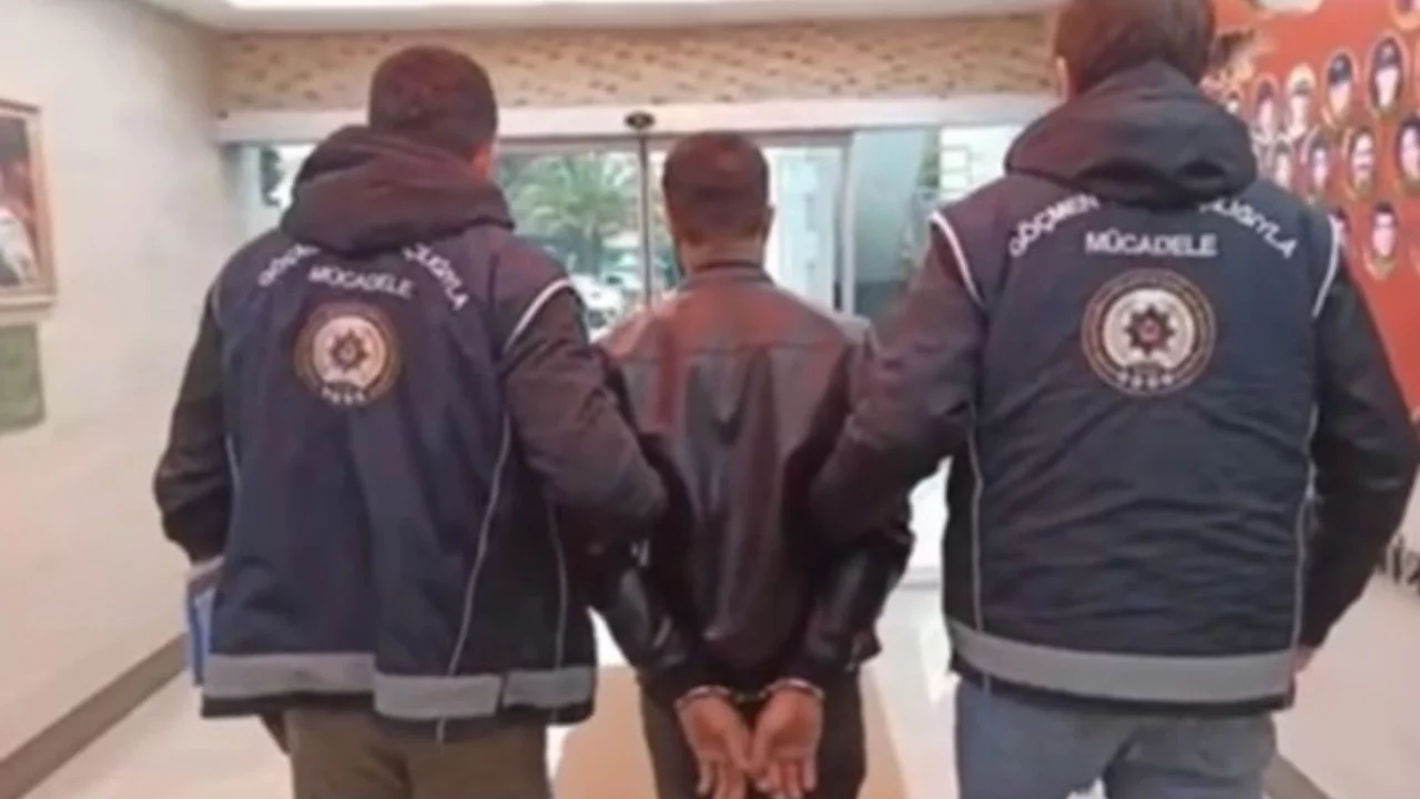 Sakarya'da durdurulan şüpheli araçta 5 kaçak göçmen yakalandı