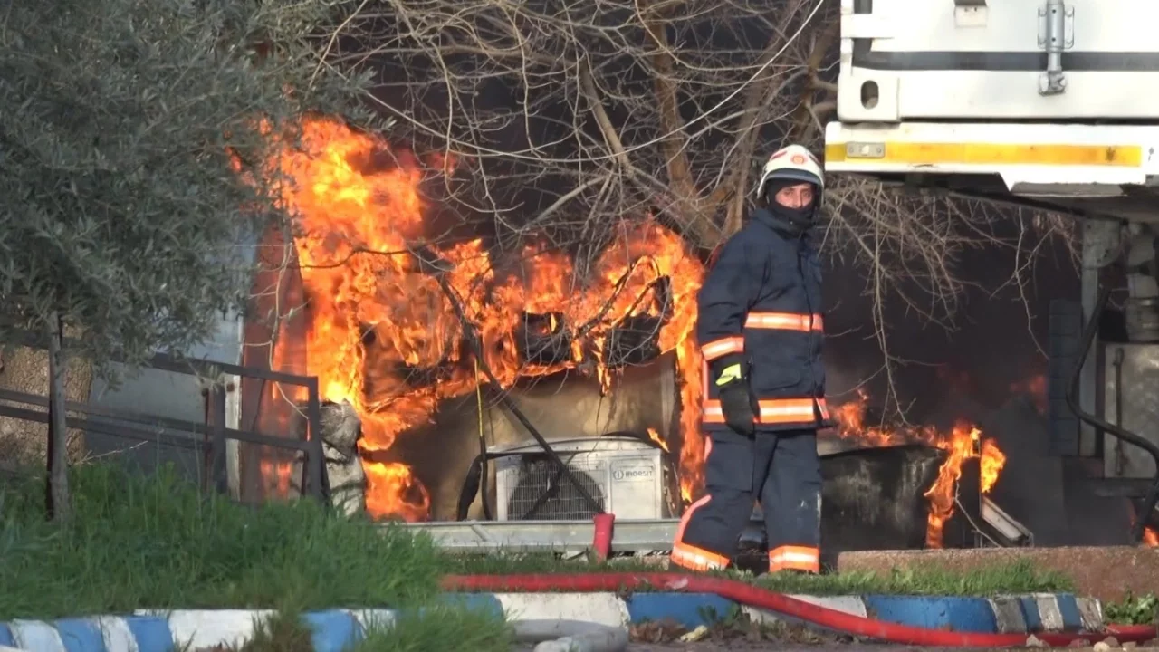Kilis'te prefabrik yapıda yangın