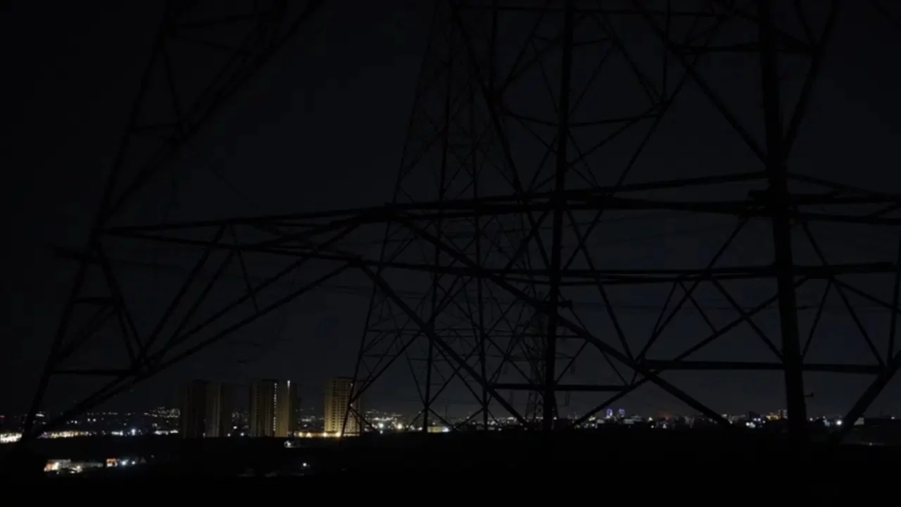 Tahran'da İsrail saldırıları sebebiyle elektrik kesintileri yaşandı