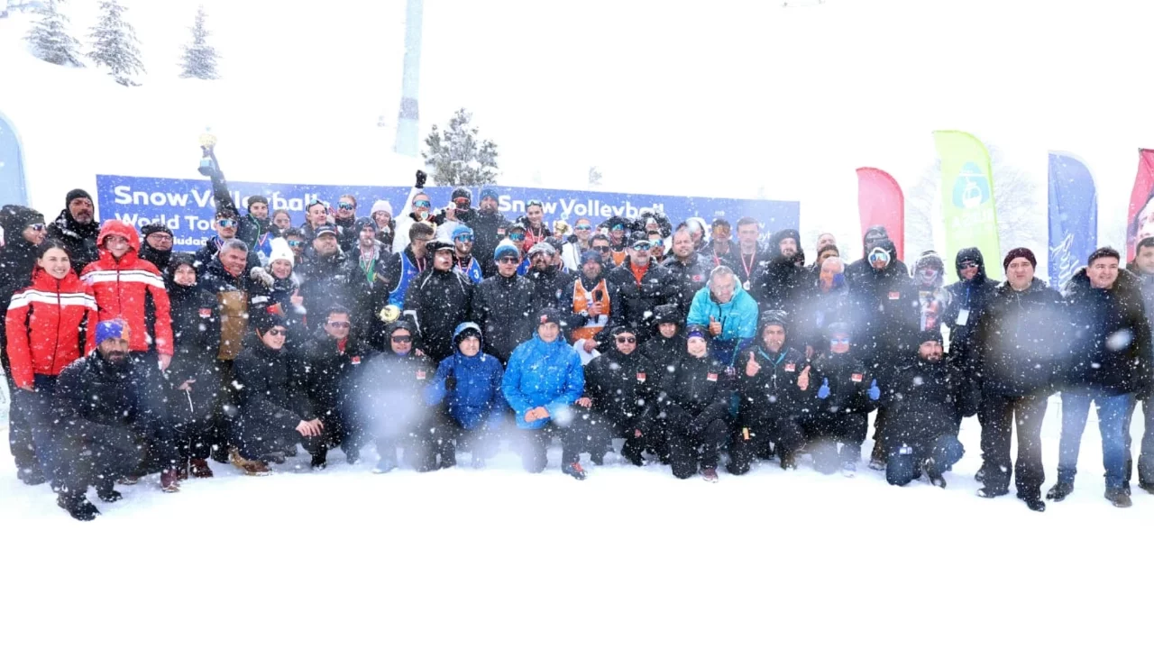 Osmangazi'den Uludağ'da Kar Voleybolu şöleni