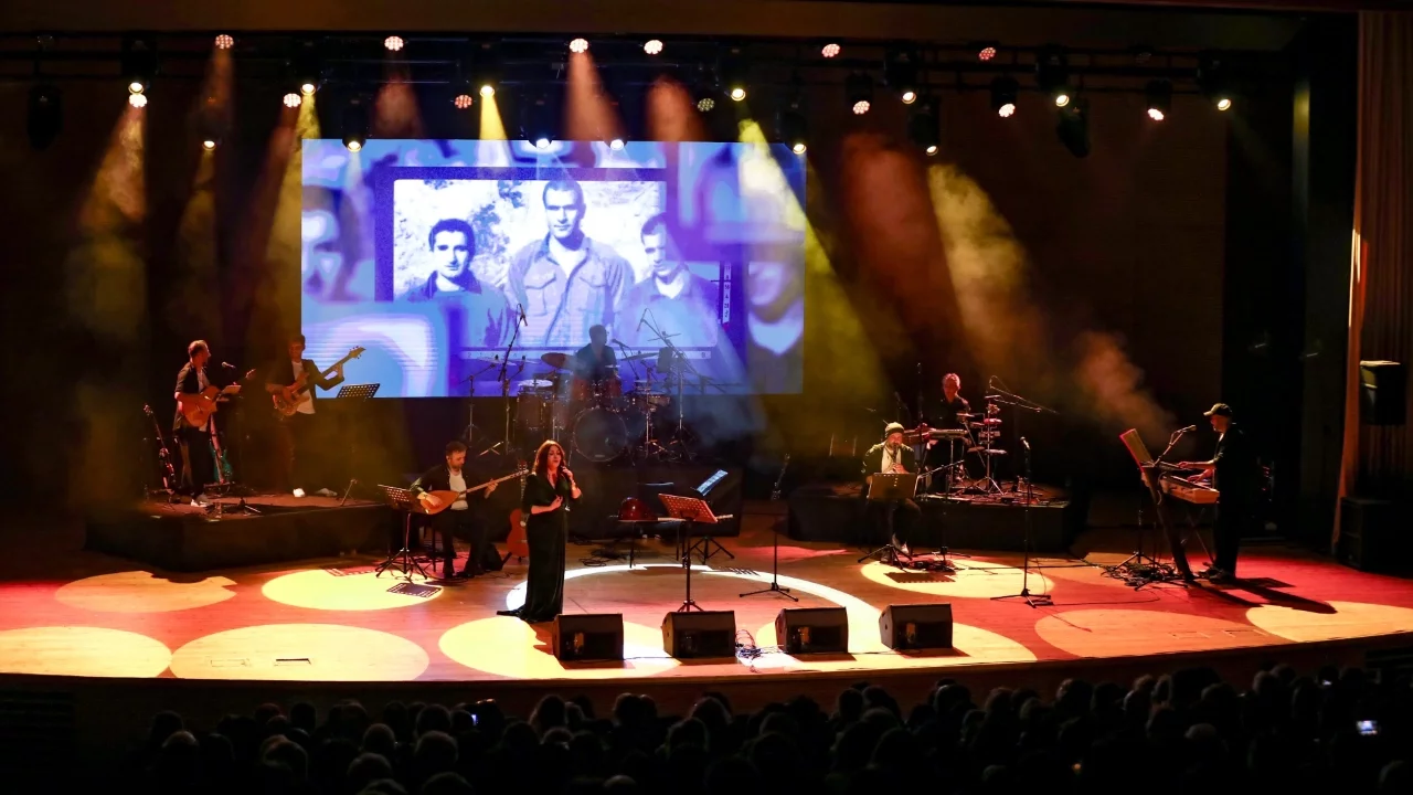 Serenad Bağcan, müziğin farklı renklerini Bursalı dinleyicilerle buluşturdu