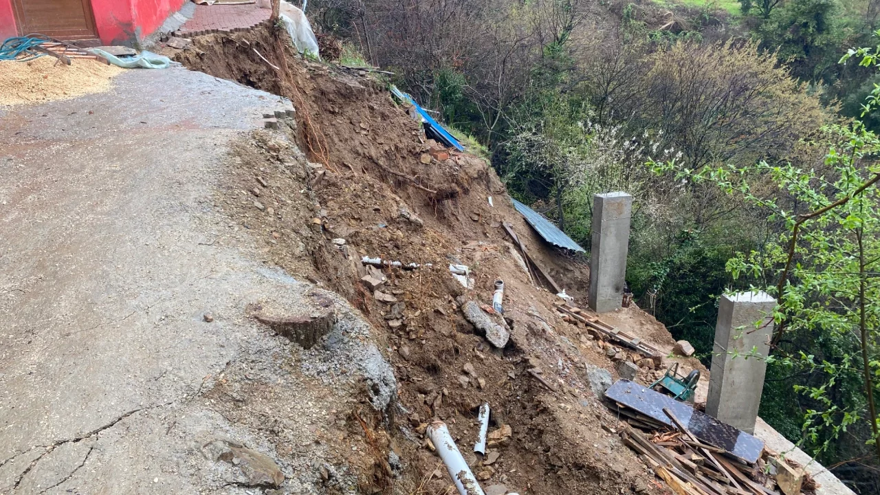 Bursa'da etkili olan yoğun yağış sonrası toprak kayması paniği