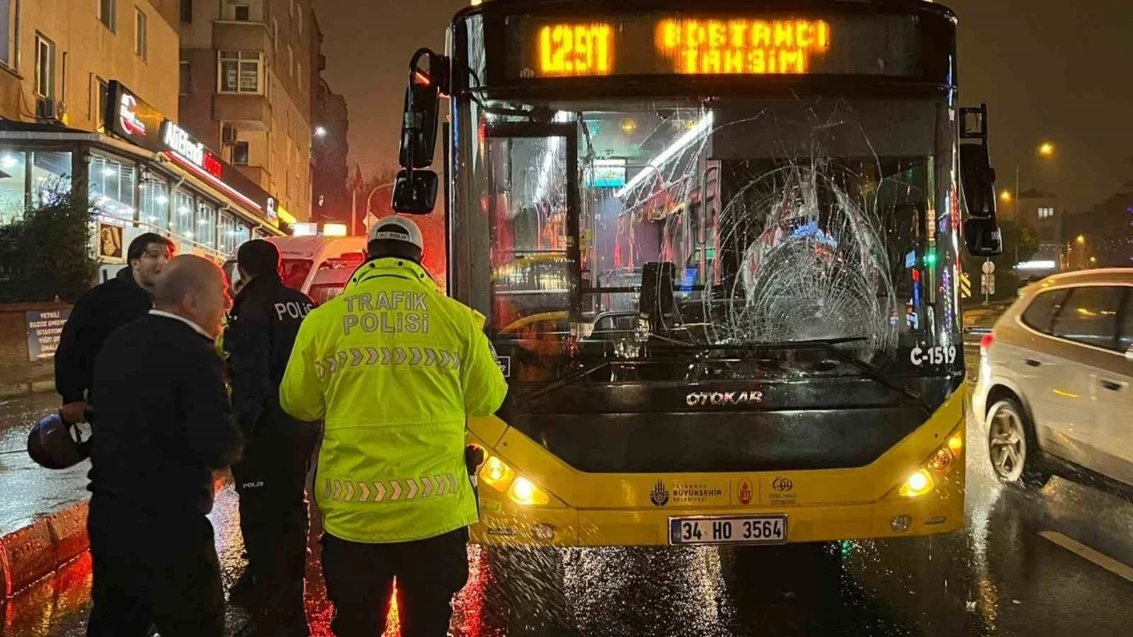 Kırmızı ışıkta geçen yayaya İETT otobüsü çarptı