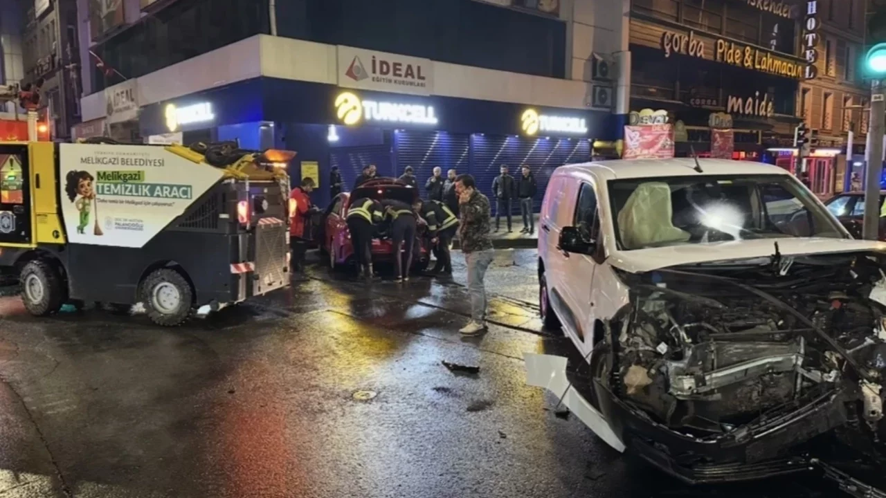 Trafik kazasında 2 kişi yaralandı