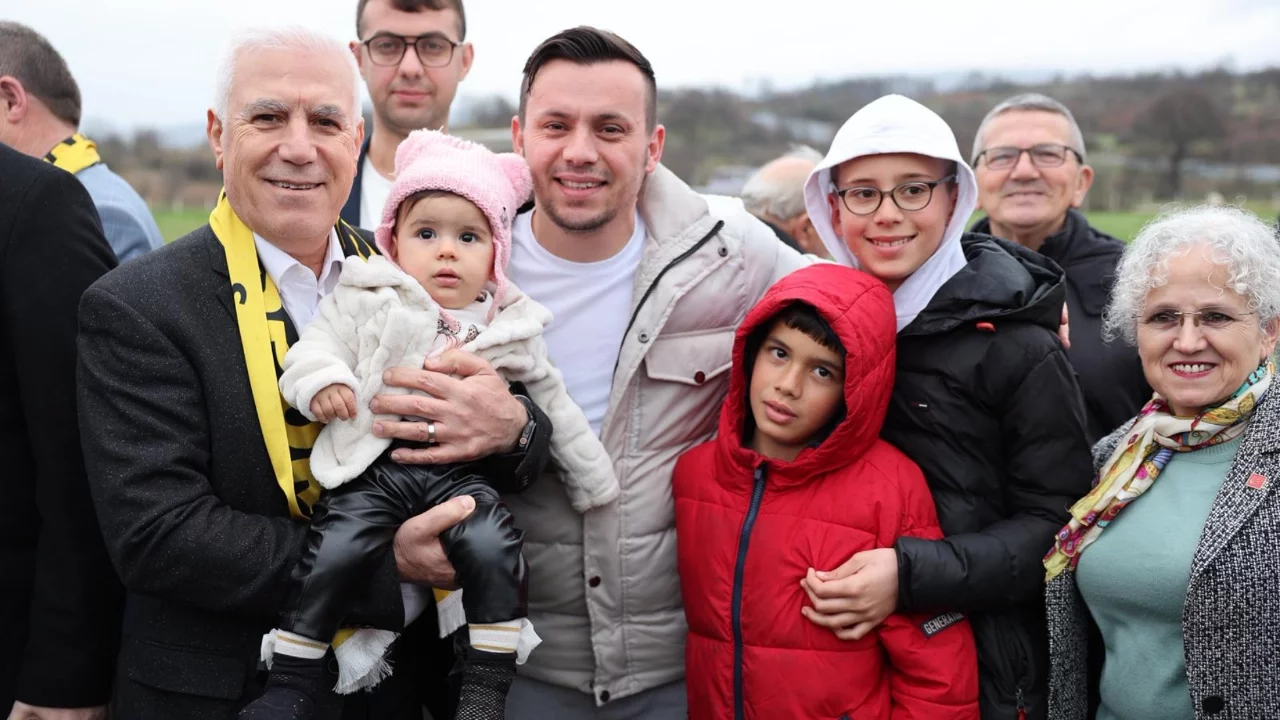 Başkan Bozbey'den İnegöl'e modern futbol sahası müjdesi