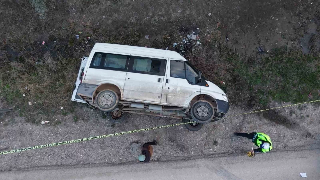 Kırıkkale'de işçi servisi kamyonla çarpıştı: 5 kişi yaralandı