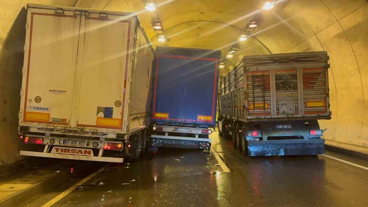 Tünelde iki tır çarpıştı: 1 kişi yaralandı