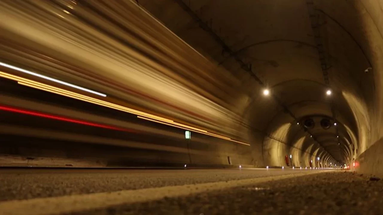 Tünel inşaatında patlama: 4 işçi hayatını kaybetti