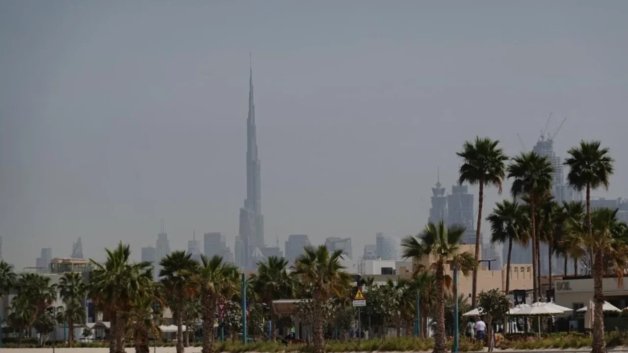 BAE'nin Dubai kentinde patlama sesleri