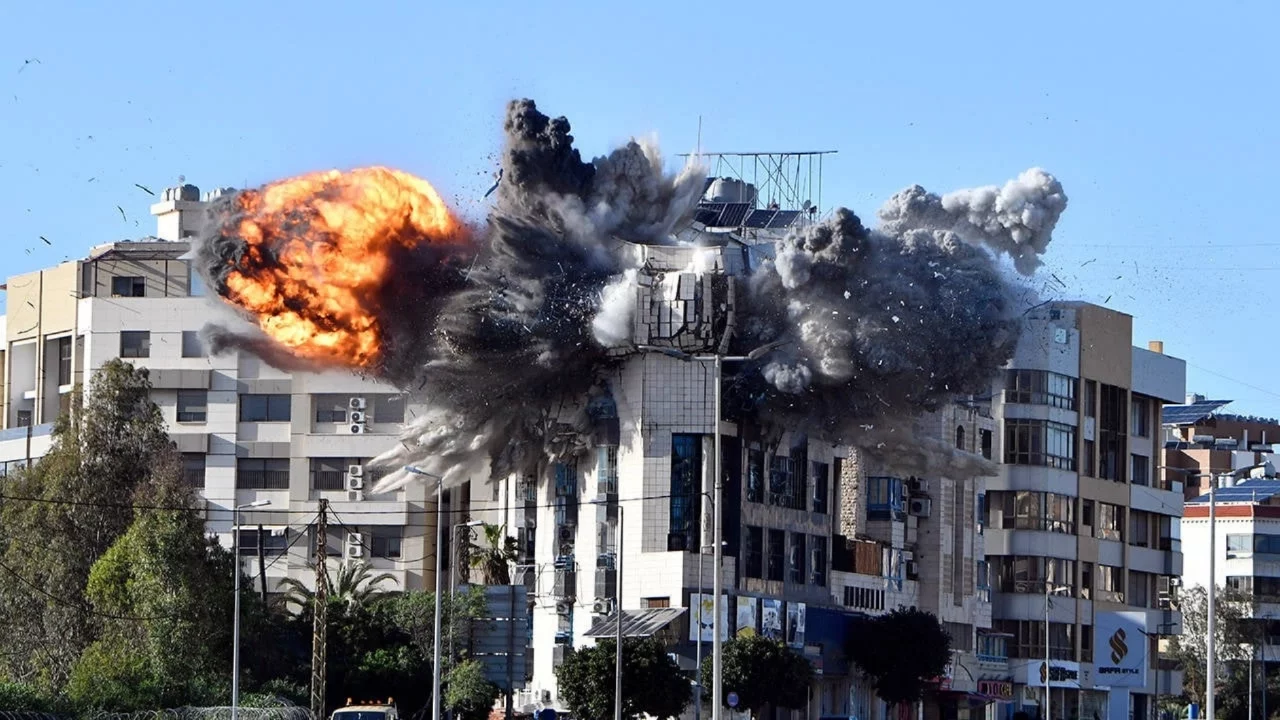 İsrail, Beyrut'un güneyindeki bir binayı bombaladı