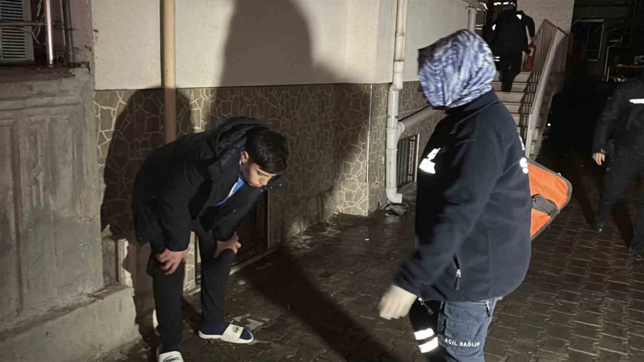 Aksaray'da yangın paniği: 6 kişi dumandan etkilendi