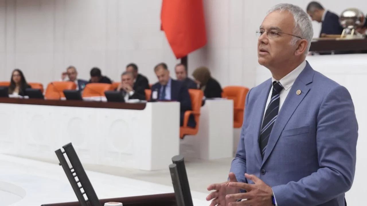 Bursa Milletvekili Pala'dan Defne Devlet Hastanesi'nde çöken altyapıya yönelik Bakanlığa eleştiri