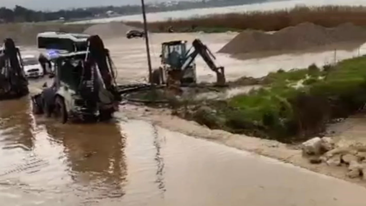 İznik'te sağanak yağışlar taşkınlara neden oldu