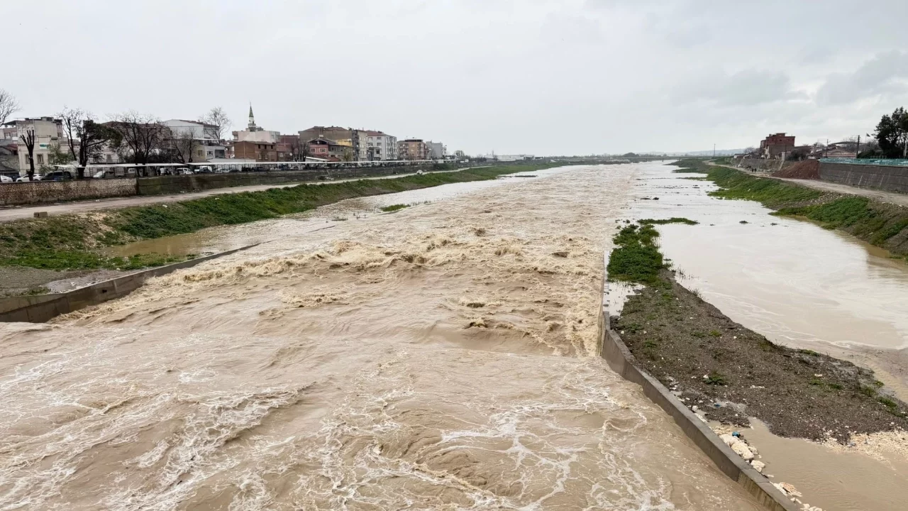 Bursa'nın Karacabey ilçesinde tarım arazileri sular altında kaldı