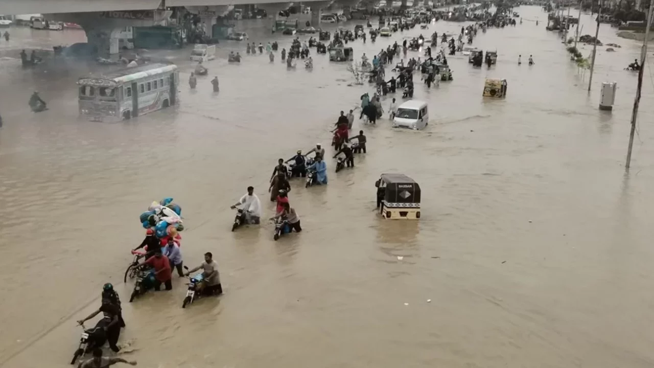 Pakistan'da şiddetli yağışlar nedeniyle 11 kişi hayatını kaybetti