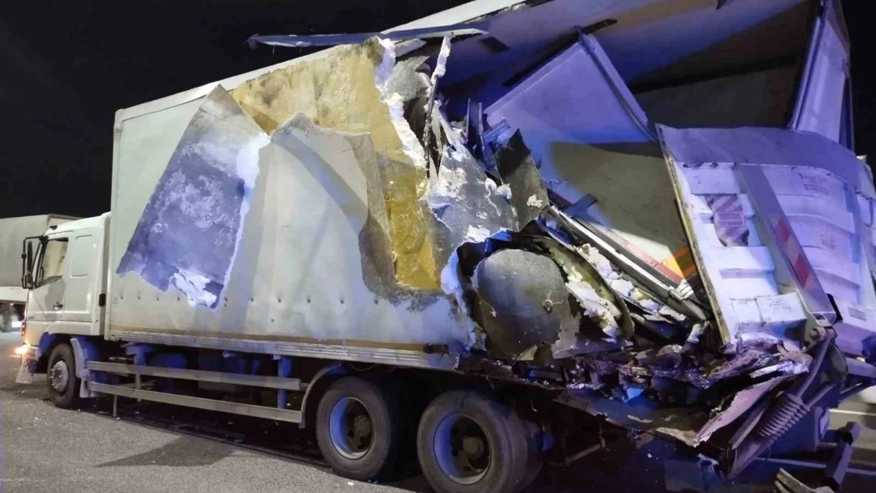 Kuzey Marmara Otoyolu'nda yolcu otobüsü tıra çarptı: Çok sayıda yaralı