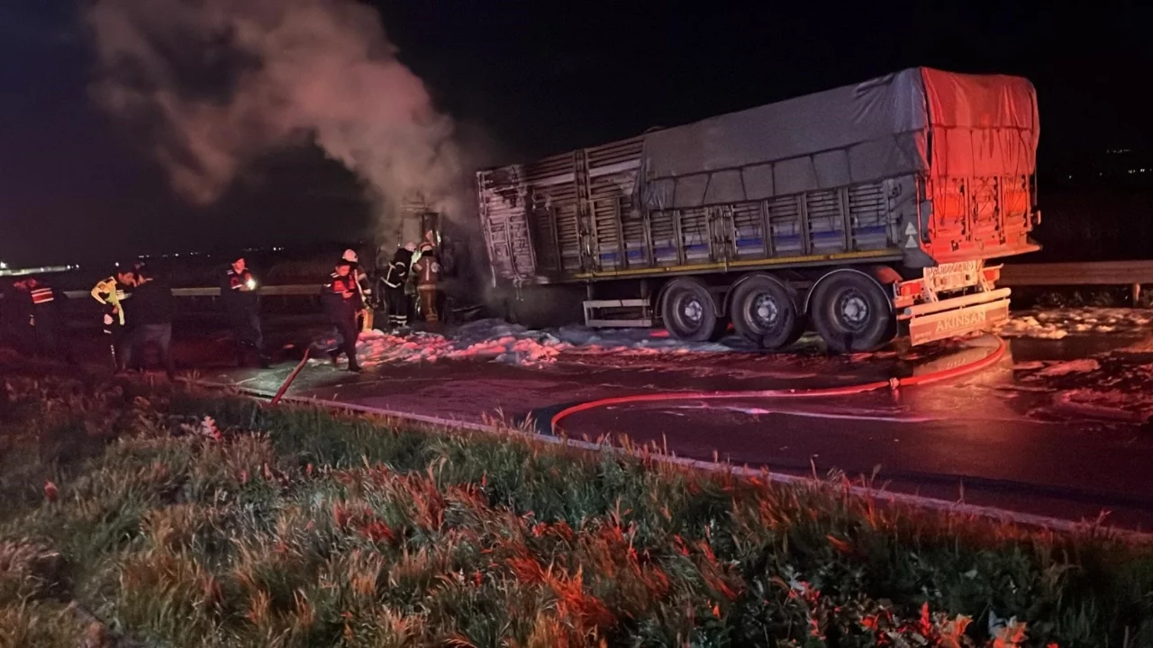 Bursa'da tır yangını!