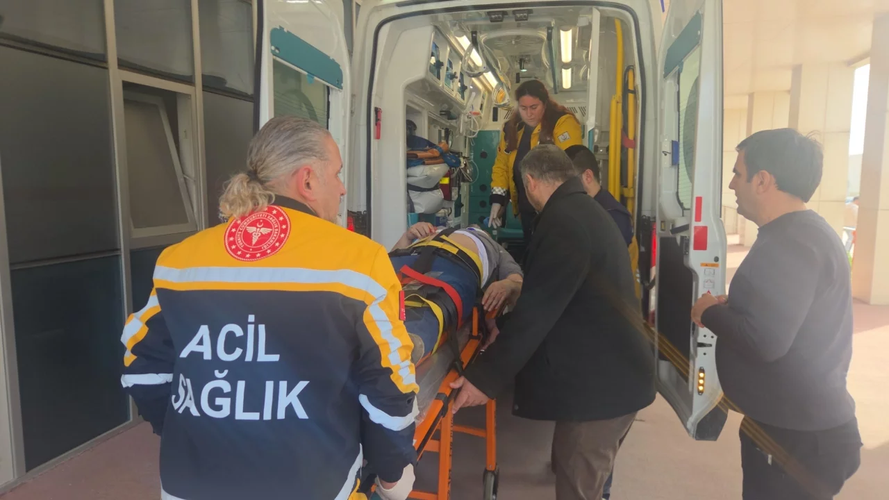 Bursa'da tamir için çıktığı çatıdan düşen usta ağır yaralandı