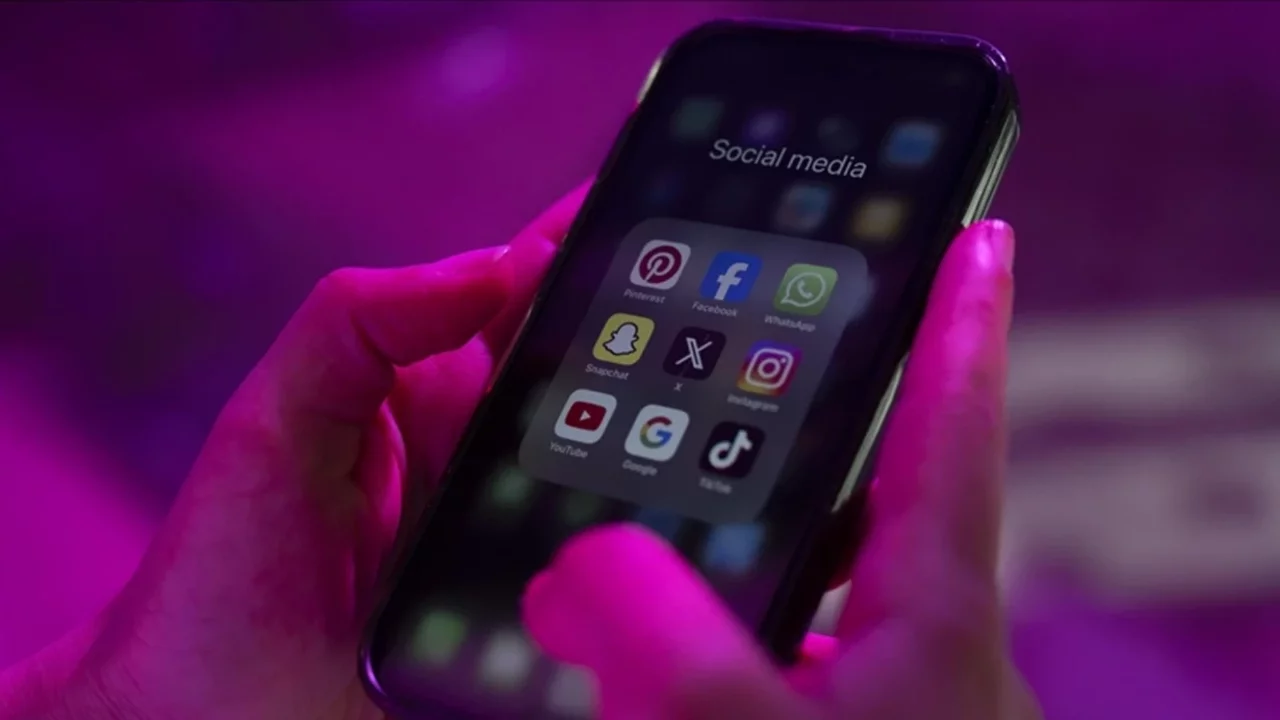 15 yaş altına sosyal medya engeli: O ülkeden daha kritik adım