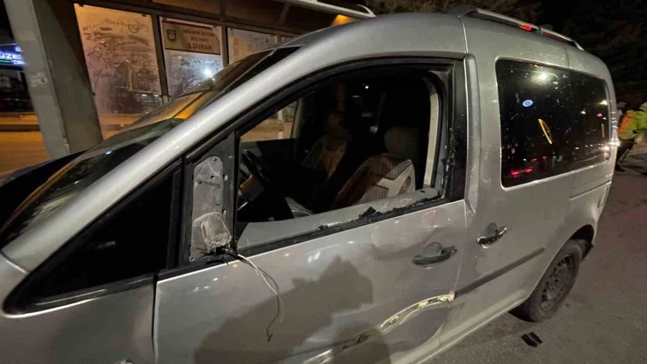 Otomobil üniversite öğrencisine çarptı: 3 yaralı