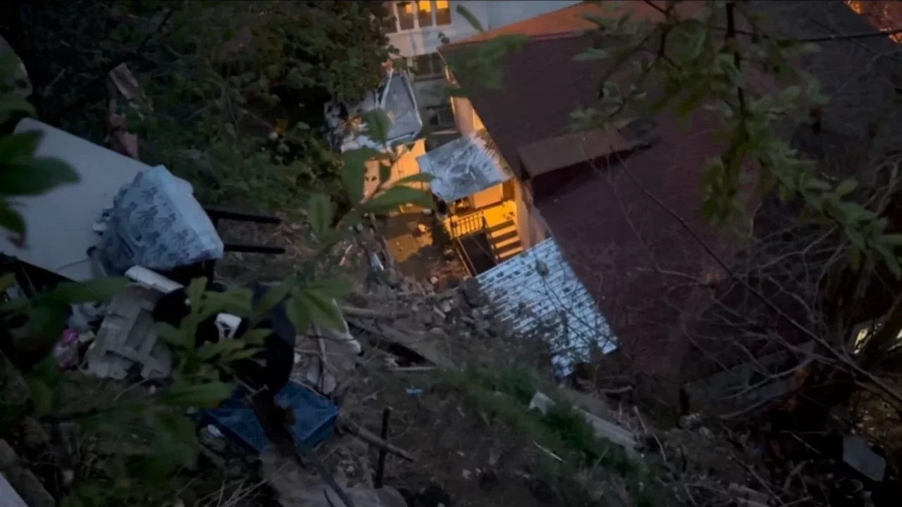 Sarıyer'de toprak kayması! 6 bina için tahliye kararı