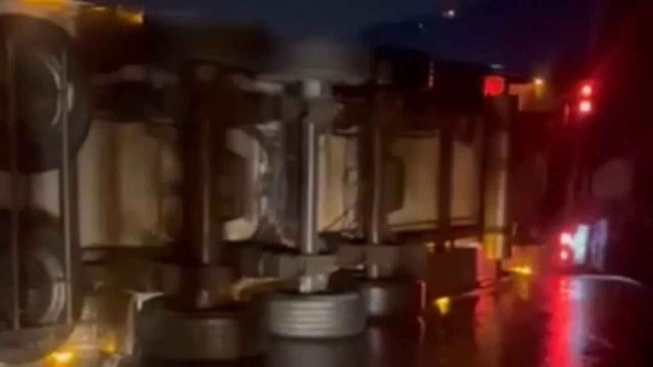 Sakarya'da  zincirleme kaza: Kilometrelerce araç kuyruğu oluştu