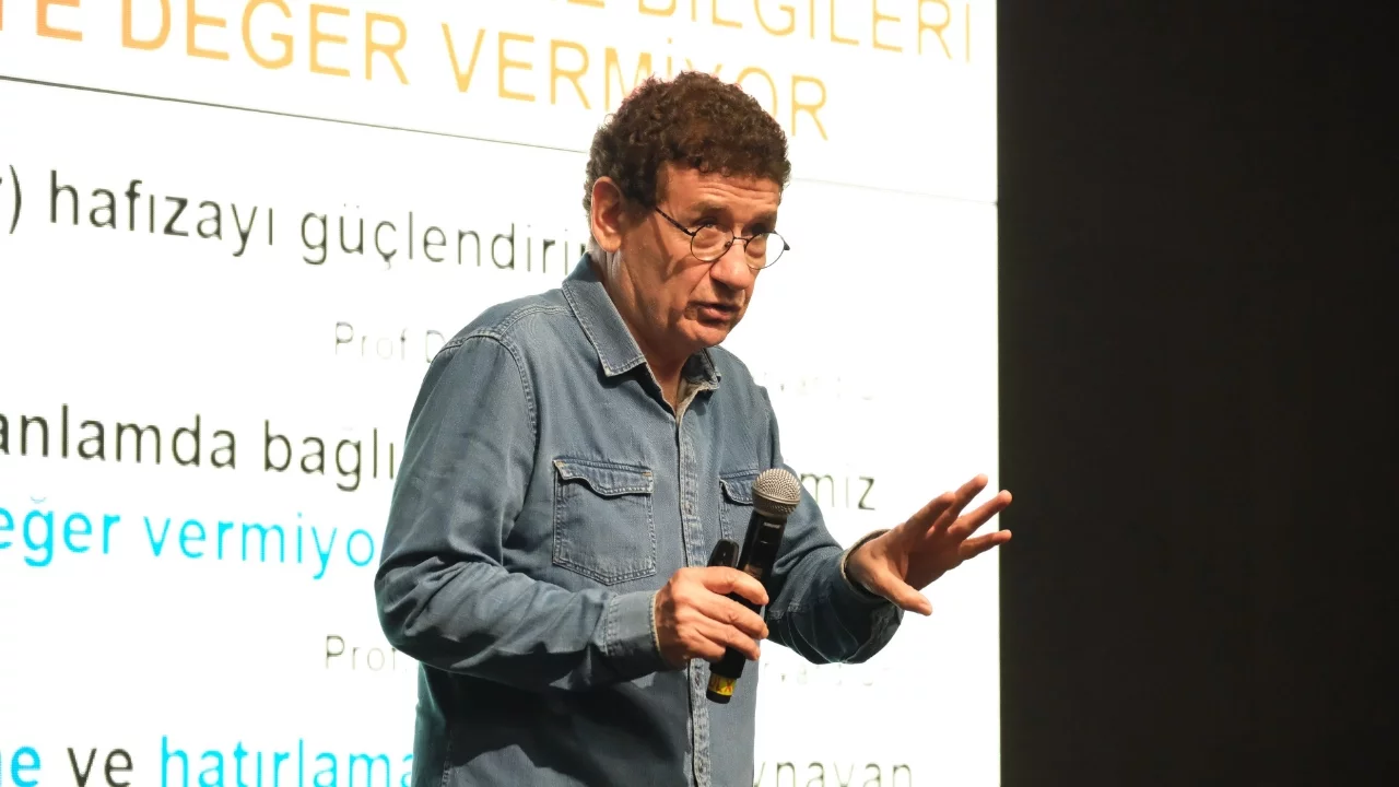 Bonus Hoca'dan Bursa'da gençlere sınav taktikleri