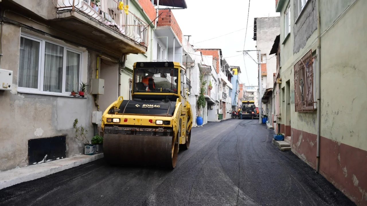 Osmangazi Belediyesi Yeşilova'da yolları yeniliyor