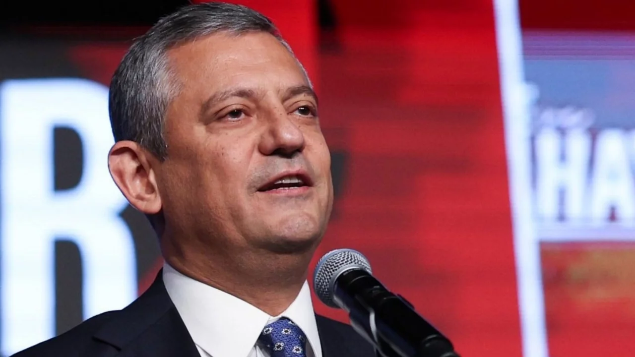 CHP lideri Özgür Özel belediye başkanlarını topluyor