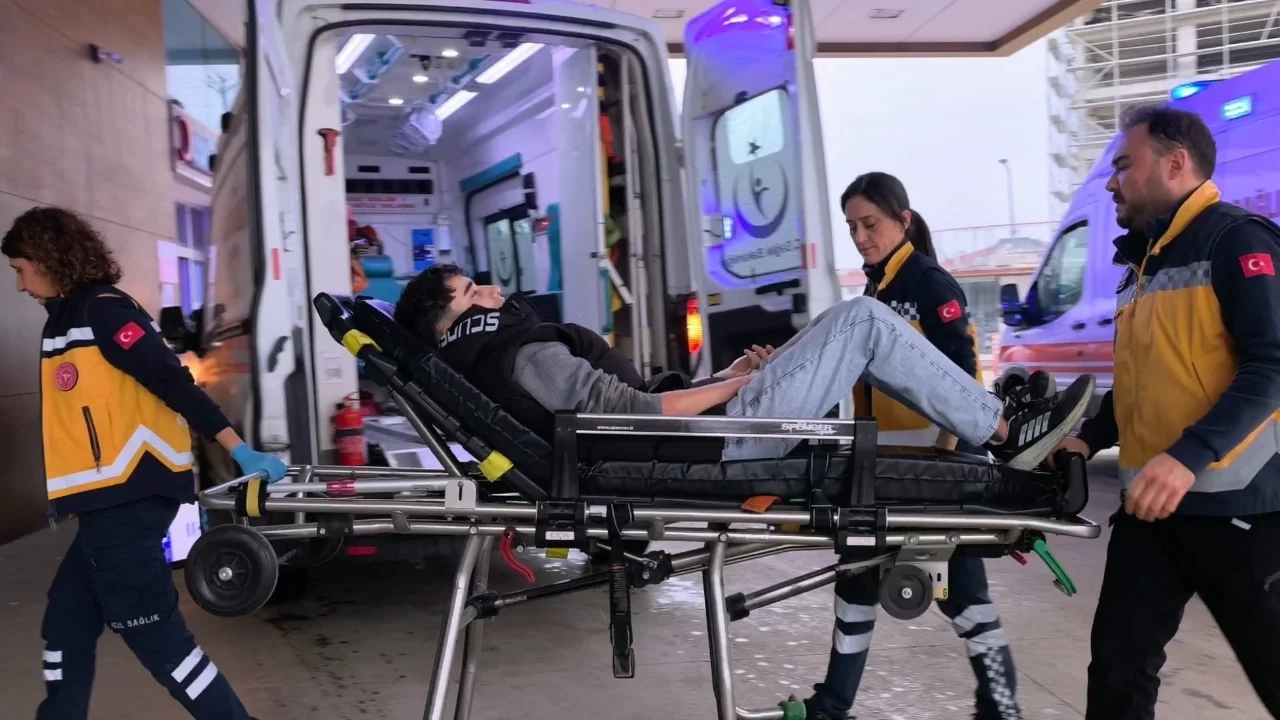 Bursa'da motosiklet kazası! 1'i çocuk 2 yaralı