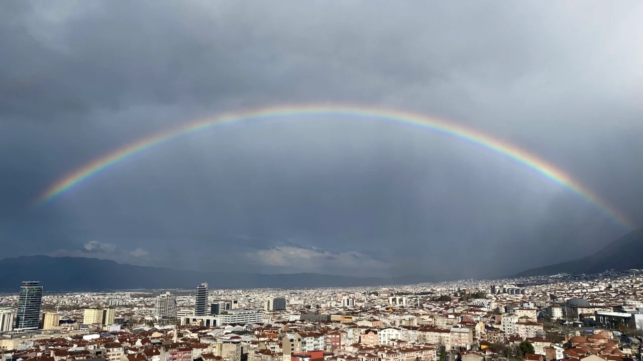 Bursa'da yağmur sonrası gökkuşağı oluştu