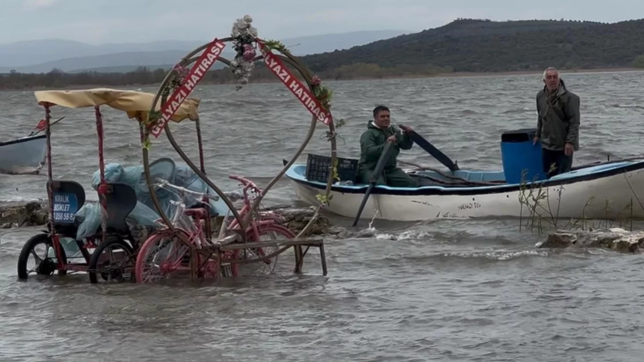 Küçük Venedik Gölyazı, turizm sezonunu açtı ama yolları kapandı