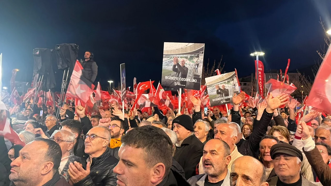 Bursa'da vatandaşlardan Bozbey'e destek eylemi