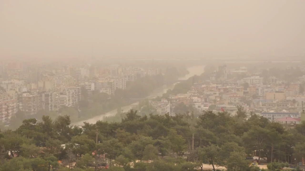 MGM'den toz taşınımı uyarısı: Yarın öğle saatlerine kadar sürecek