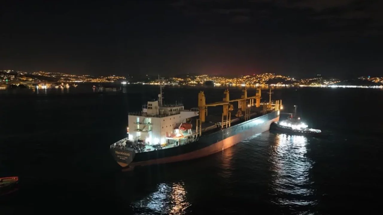 Boğaz'da gemi arızası: Trafik çift yönlü askıya alındı