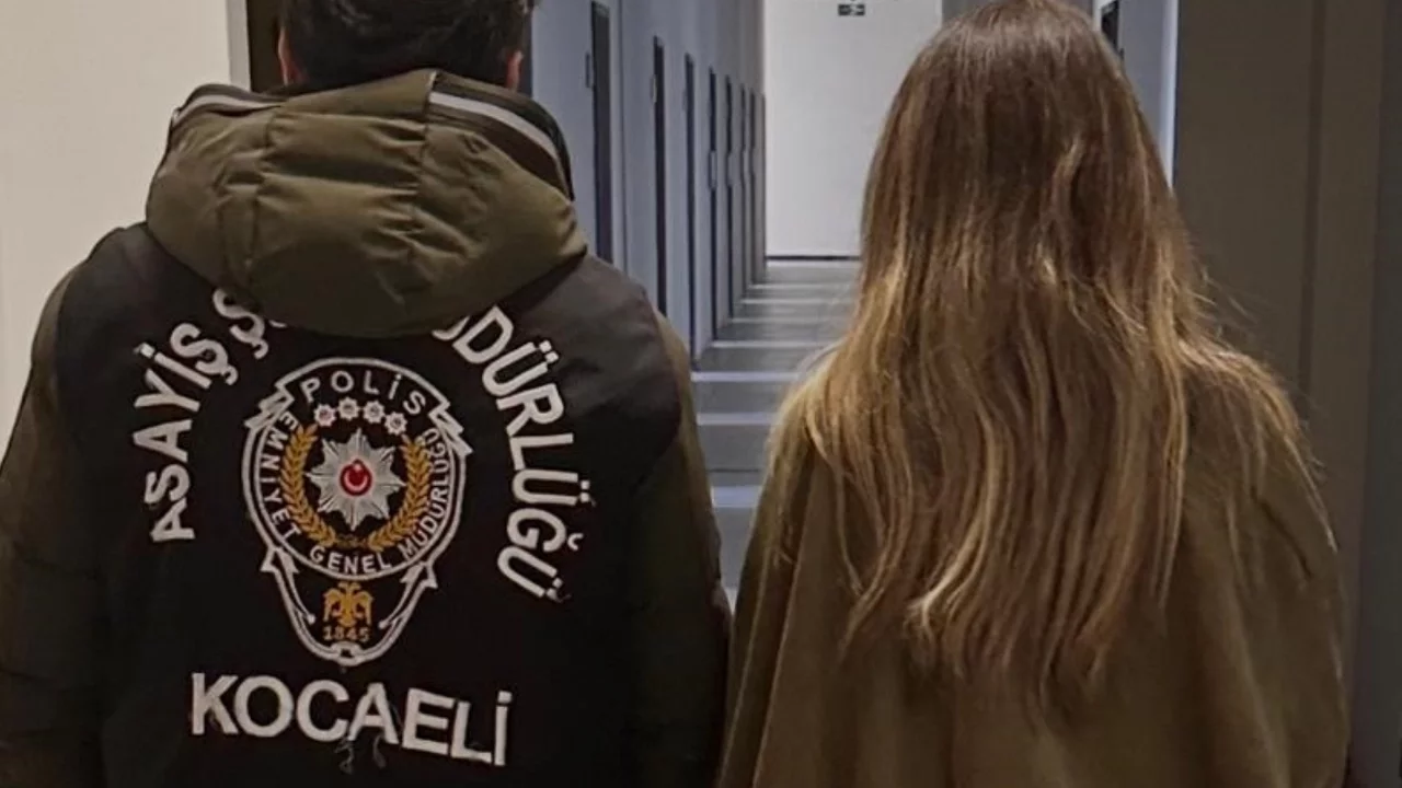Başkasına ait kredi kartını 35 kez kullanan kadın sahte kimlikle yakalandı