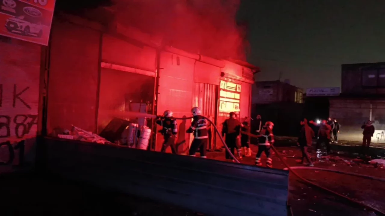 Hurdacı dükkanında korkutan yangın