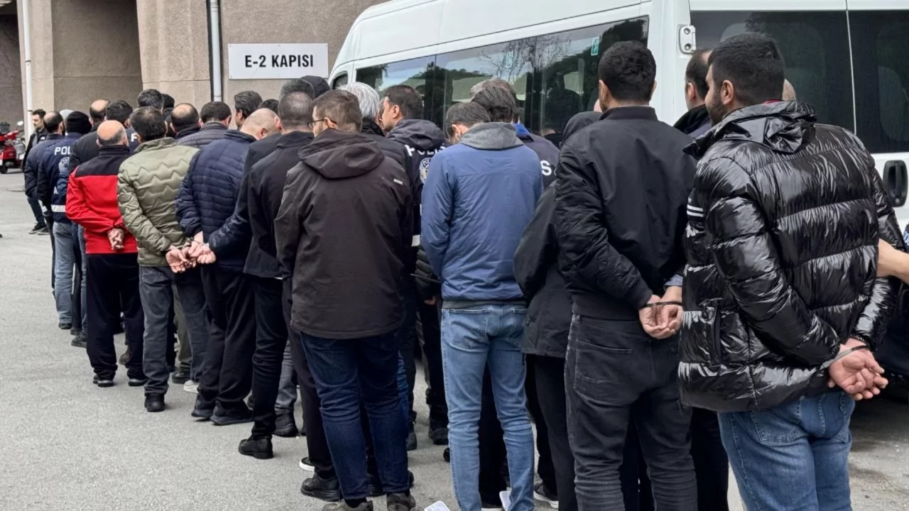 Bursa'da da fiyatlarla oynayıp halka bozuk et yedirmeye çalışmışlar! 8 ilde 7 şüpheli tutuklandı