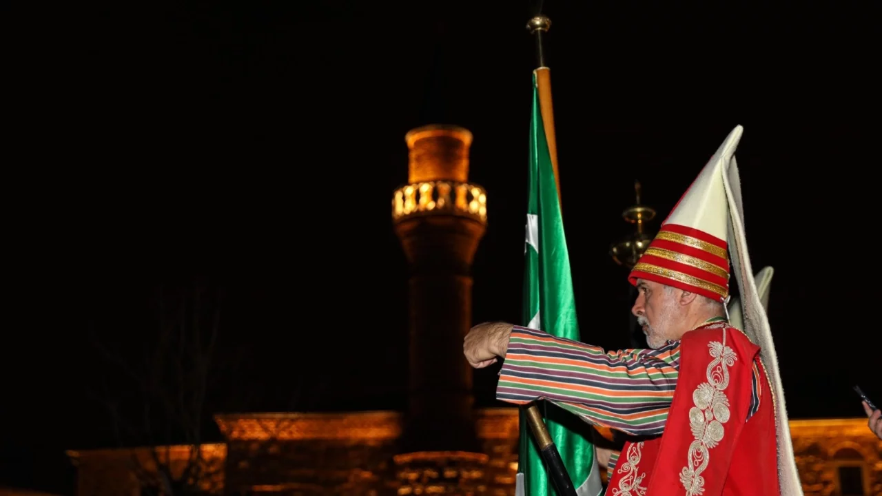 Bursa'nın 700 yıllık destanı ışık gösterisiyle sahnelendi