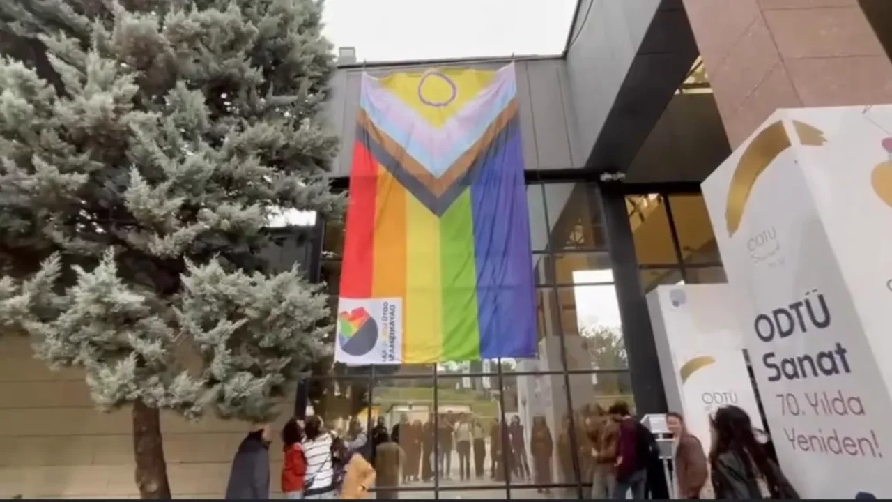ODTÜ'de öğrencilerden rektörlüğün LGBTİ+ içeriklerinin sansürlemesine tepki