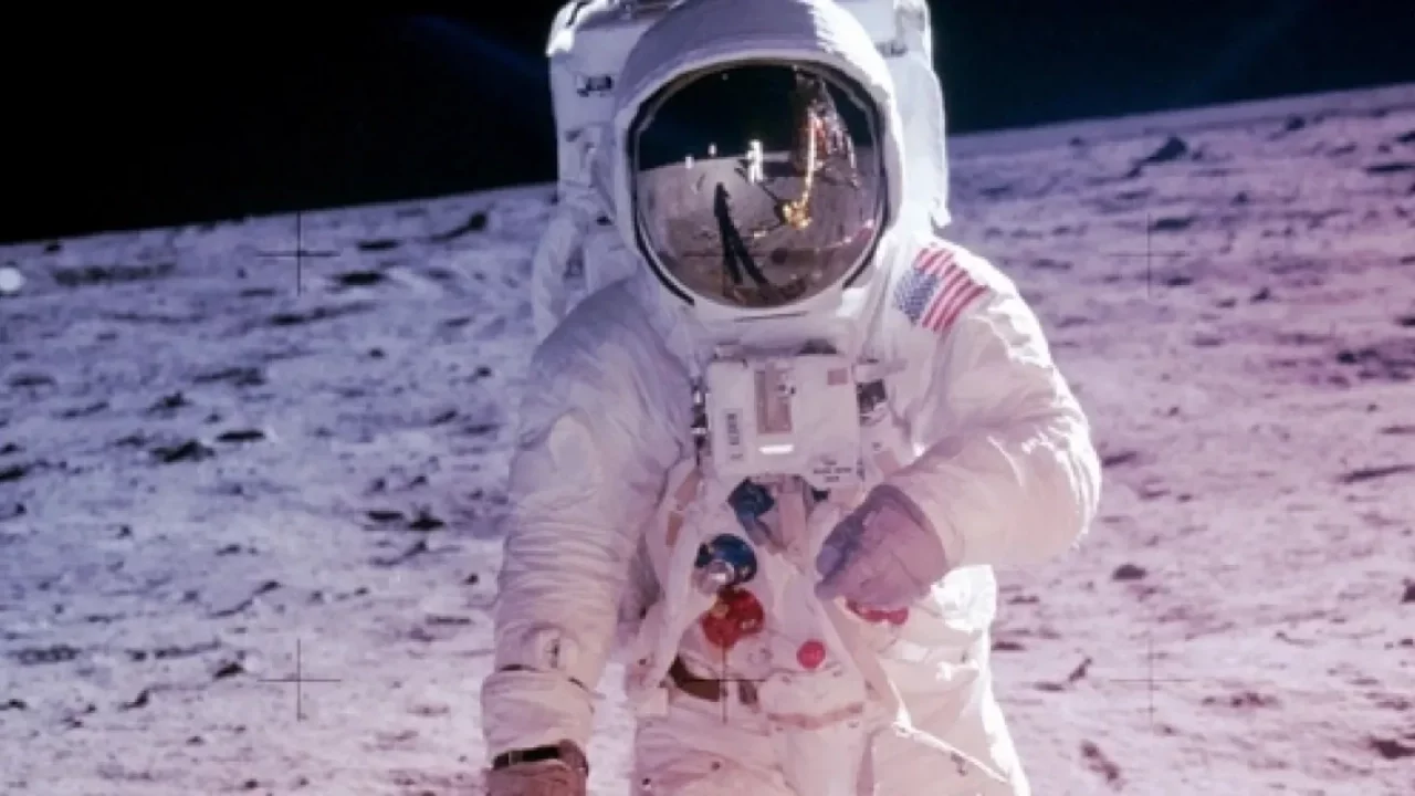 Artemis II Ay'a doğru ilerliyor