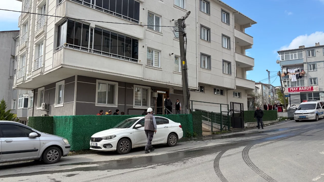 Ocakta unutulan yemek yangına sebep oldu